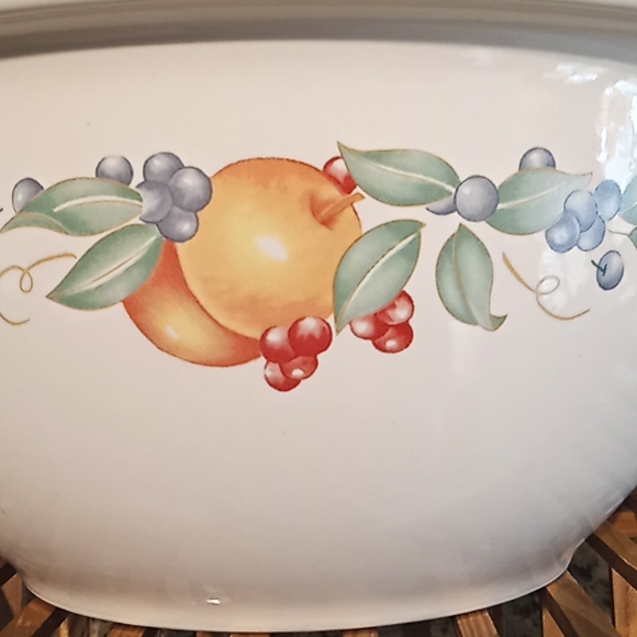 CORELLE Coordinates Vintage 1980's Abundance Pattern Stoneware. 3 qt - 2.85 L. - Picture 2 of 14